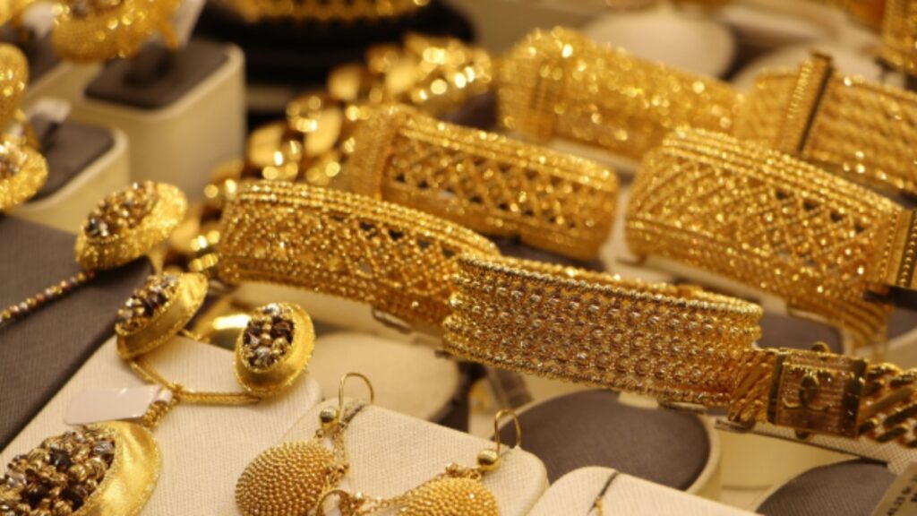 24K,22K gold jewellery bangles and bracelets on display in India